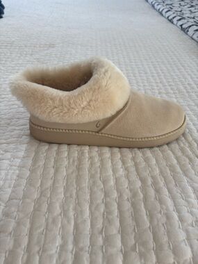 Olukai Kui Cream Shearling Slip-on Slipper Women’s 11